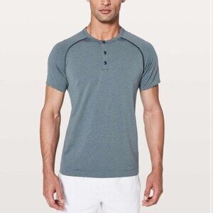 Lululemon mens short sleeve stripe Gray button up shirt Gray size M